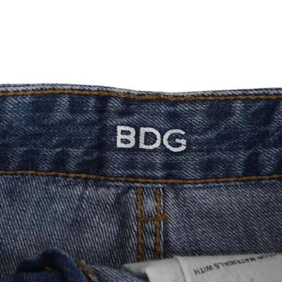 Urban Outfitters BDG Jean Shorts Mid Rise Freja Vintage Fit Blue Size 26 - Picture 4 of 9